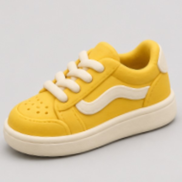 Tênis amarelo em massinha